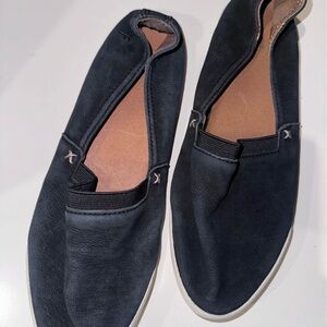 Frye Women’s Black Slip-On Shoes (size 7)